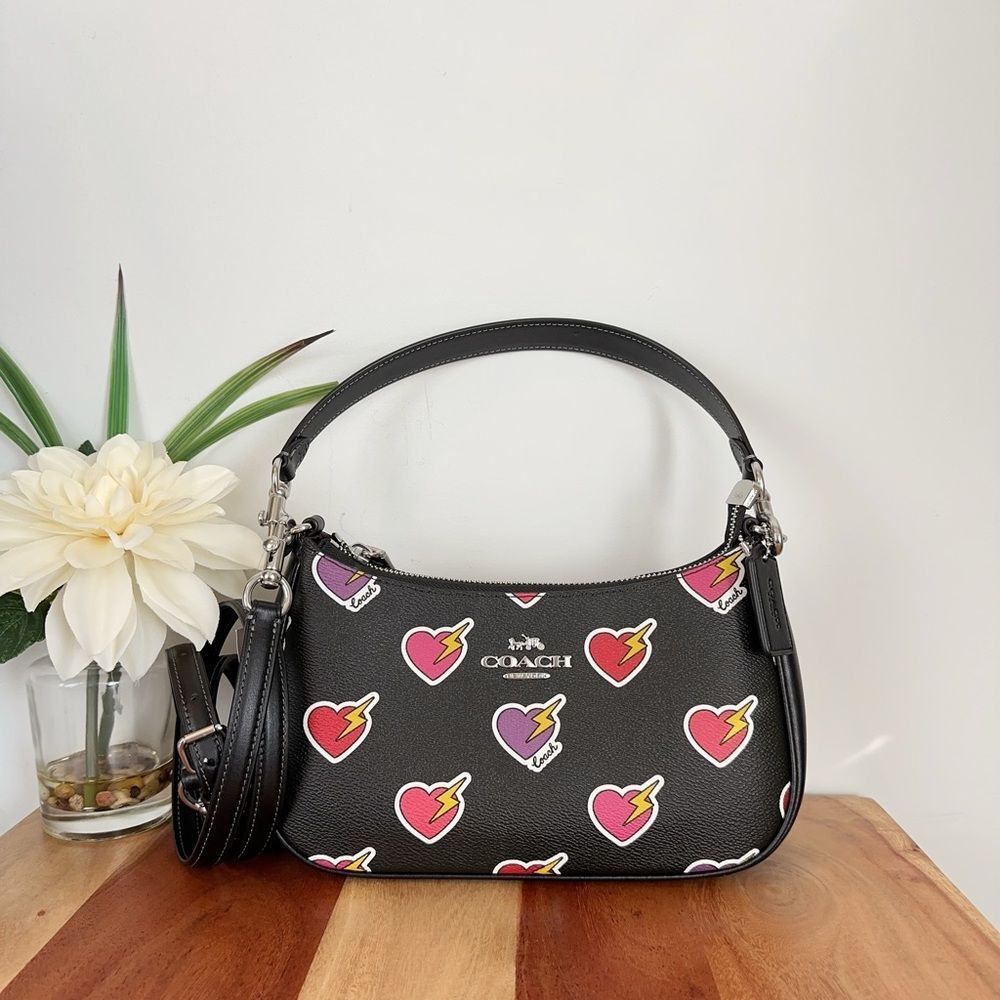 NWT Coach Teri Shoulder Bag With Heart Bolt Print - Picture 2 of 9